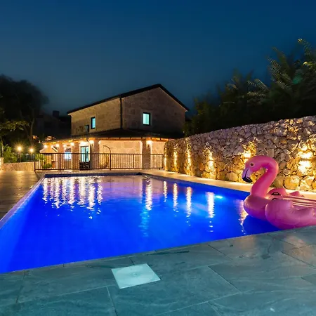 Old Stone Villa *