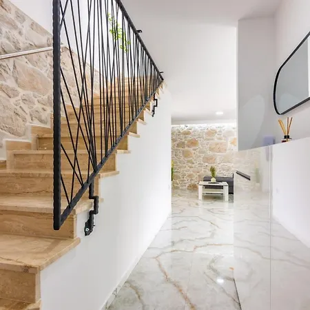 Old Stone Villa *